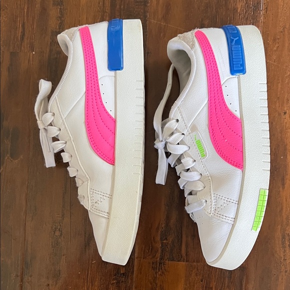 Puma Sneakers in White with Pink and Blue Highlights Youth 6 - Picture 7 of 12